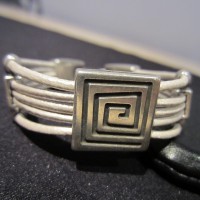 /album/fotogaleria-coleccion-pulseras/pulsera-de-cuero-y-zamak-3-jpg/